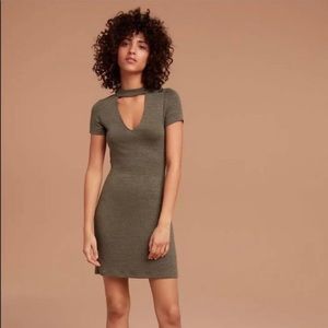 Keyhole v-neck short sleeve dress